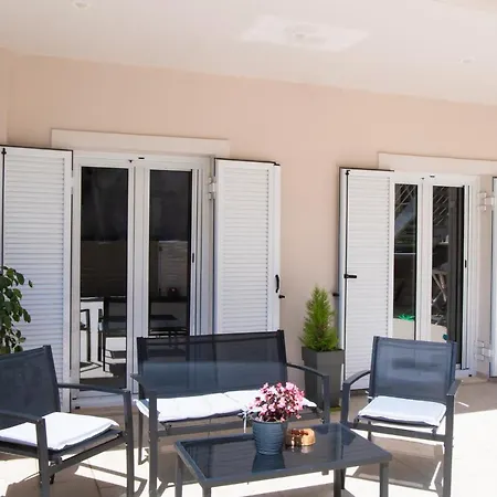 Peratzada Apartment *